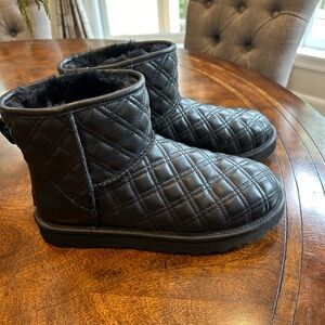 Ugg classic mini II quilted bootie